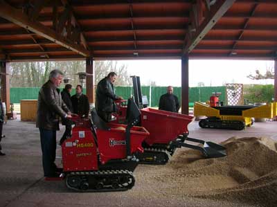 Distributors could make contact with the news of Hinowa in Palencia