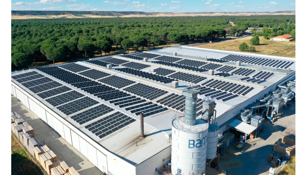 Paneles solares instalados por EDF Solar en la empresa Puertas Bamar