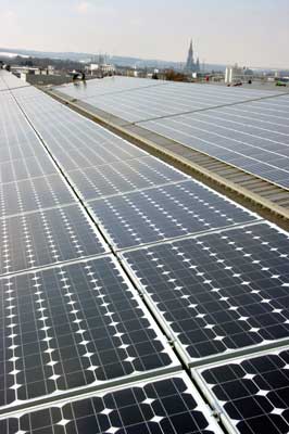 Instalacin fotovoltaica realizada por Phoenix sobre la cubierta de EvoBus (Grupo Mercedes-Benz) en Ulm, Alemania