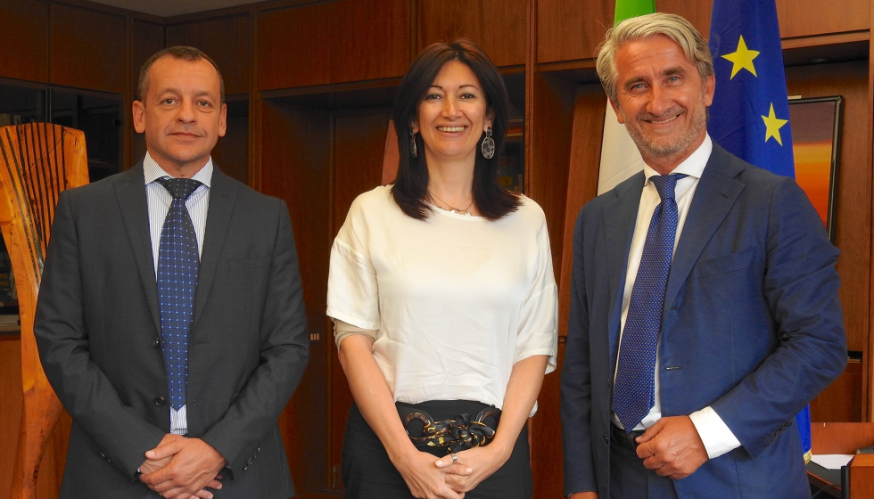 De izquierda a derecha, Lorenzo Primultini, presidente saliente de la asociacin, junto a Marianna Daschini y Luigi De Vito...