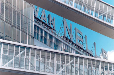 Los asistentes al simposio pordrn visitar edificios de Rotterdam que destacan por el uso de la luz natural. Imagen de la fbrica Van Nelle...
