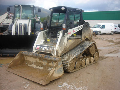 The star of the day was the series of skid steer loaders of Caterpillar of rubber, PT-30, PT-60, and PT-80