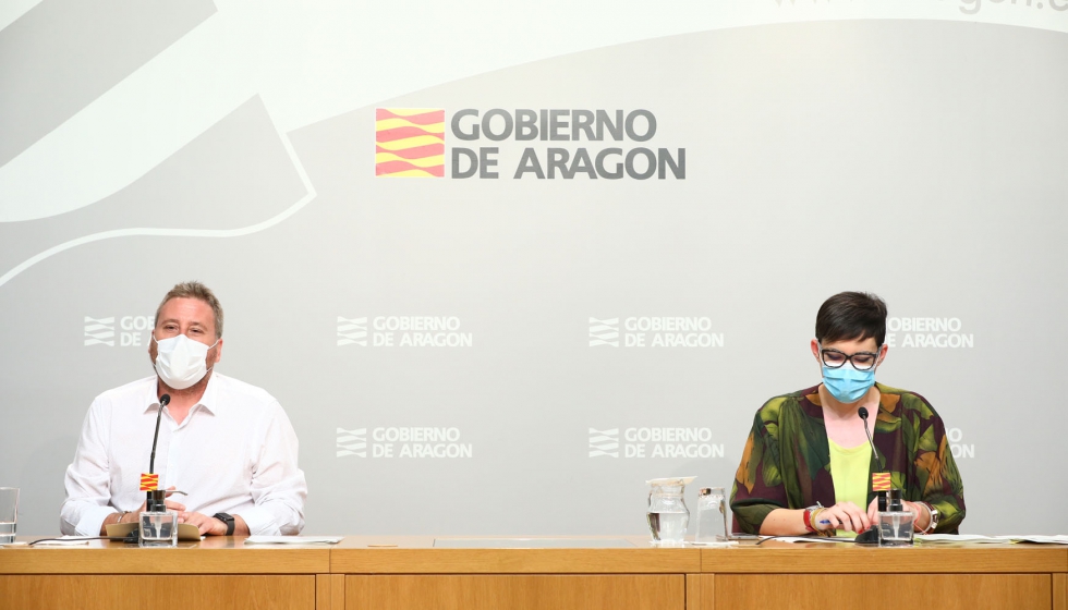 Jos Luis Soro, consejero de Vertebracin del Territorio, Moviliad y Vivienda de Gobierno de Aragn, y Vernica Villagrasa...