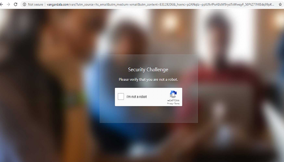 Google reCAPTCHA utilizado como desafo de seguridad en la pgina de phishing