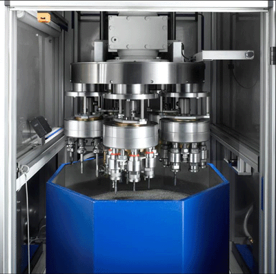 M�quina para desbaste por arrastre con porta herramientas m�ltiple...