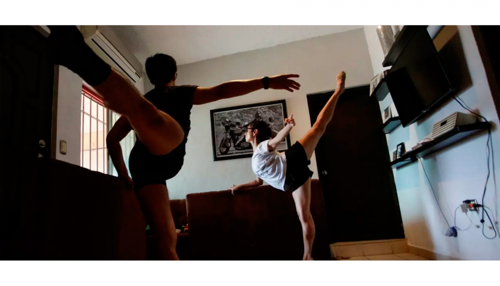 Bailarines del Ballet de Monterrey participan en una clase de formacin online en su casa de Monterrey, Mxico.Fuente: Reuters.Daniel Becerril...