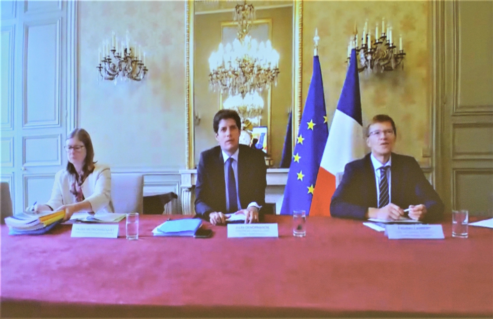 El ministro de Agricultura y Alimentacin de Francia, Julien Denormandie (centro), durante el encuentro bilateral con el ministro Luis Planas...