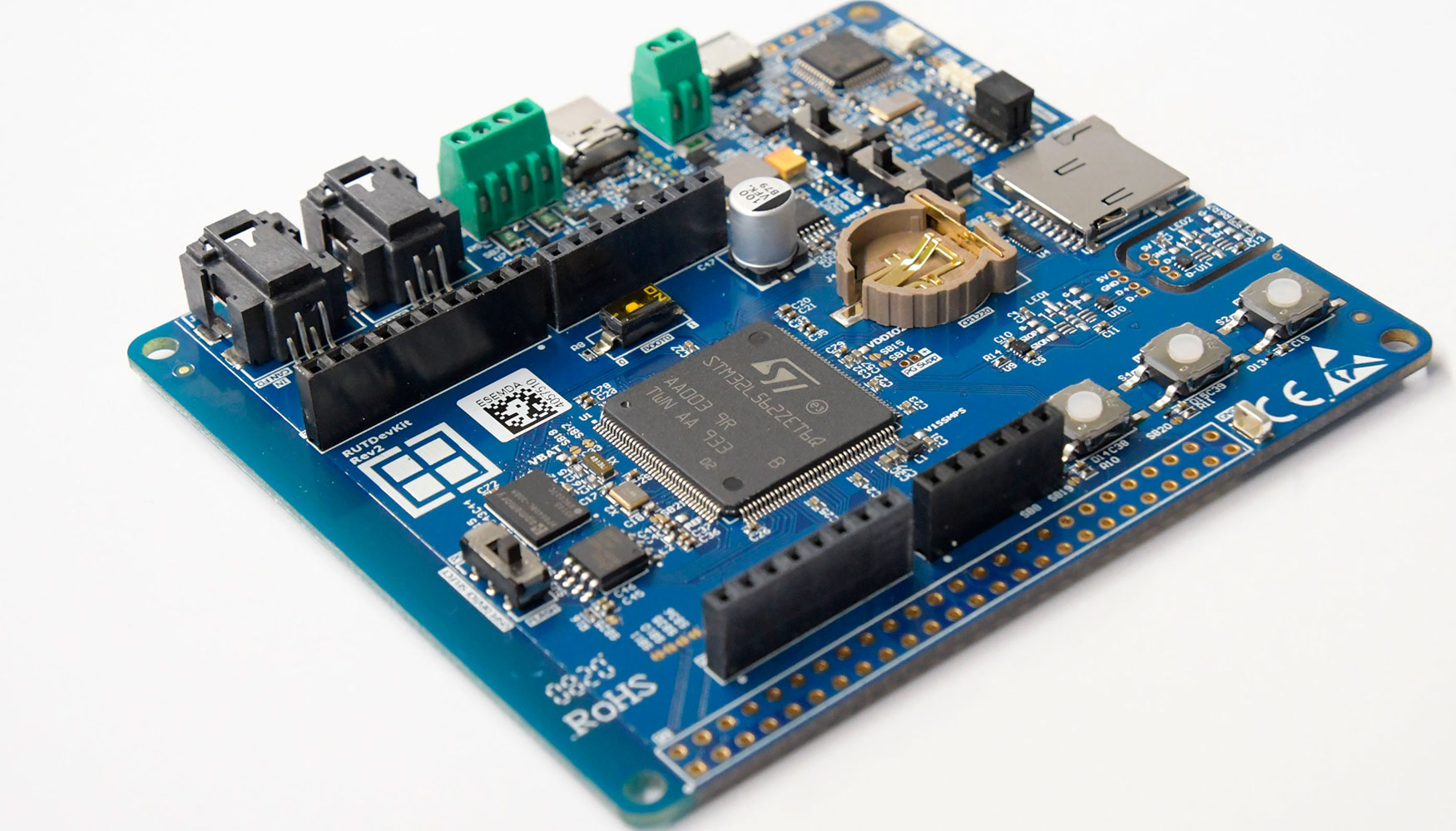 El RUTDevKit-STM32L5 est basado en el microcontrolador de ultra-bajo consumo y alto rendimiento STM32L562ZET6Q, que opera a 110MHz...