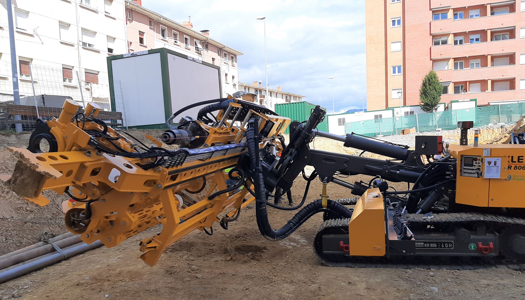 La mquina fue entregada por tcnicos de Klemm y KMMB en la obra Kosta Durango que el grupo Viuda de Sainz desarrolla en la localidad vizcana...