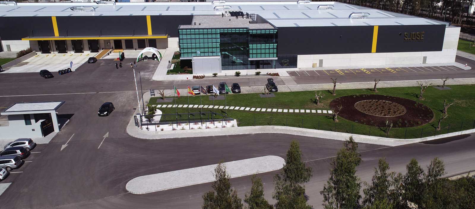 Sede de S. JOS� Log�stica de Pneus, distribuidor BKT em Portugal e Espanha