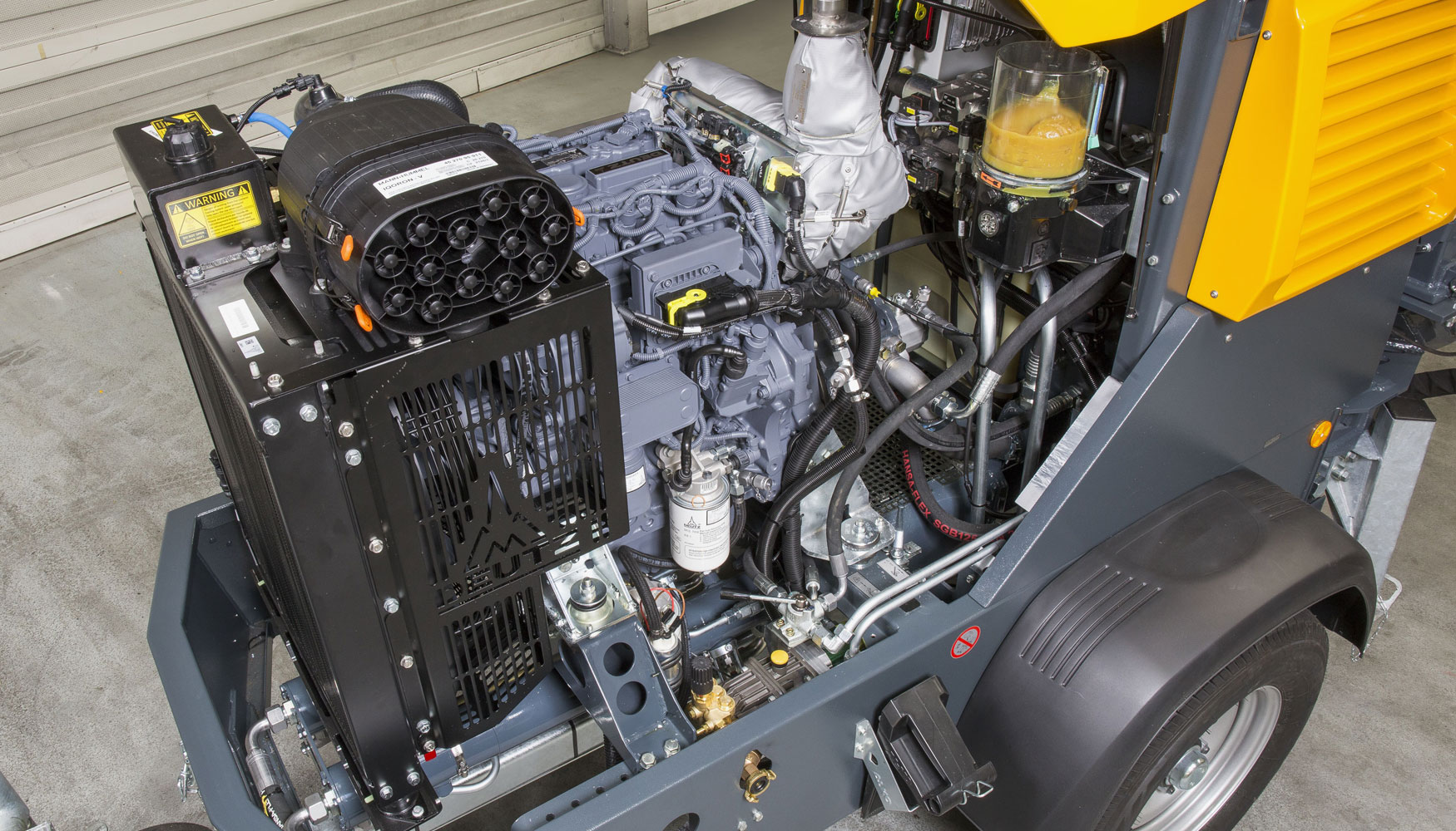Ms potencia y con el cumplimiento de la normativa Stage V: P 730 viene con un motor Deutz TCD 2.2 que ofrece una potencia de 55,4 KW...