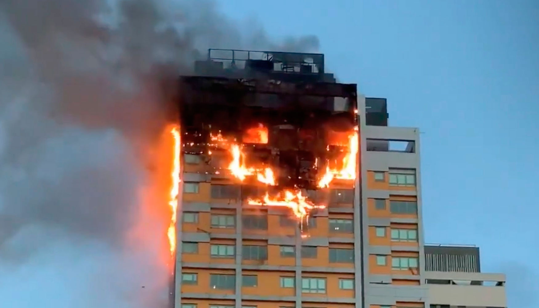 Incendio en un rascacielos (20 alturas) en Pinar de Chamartn (Madrid)