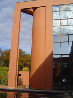 El dise�o del edificio tiene cierto parecido con el conocido rascacielos Flatiron, de Nueva York