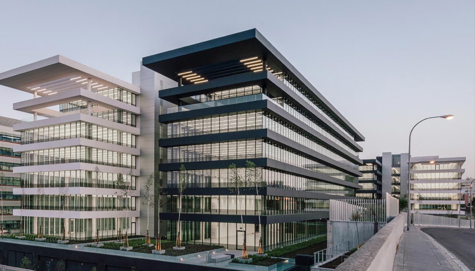 Complejo Helios, nueva sede de ING en Madrid, de Fenwick Iribarren. Proyecto con vidrio Isolar y certificado LEED Platinum...