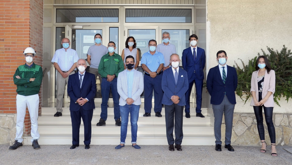 Autoridades locales y responsables de Fertiberia en la inauguracin de los nuevos centros productivos en la fbrica de Sagunto...