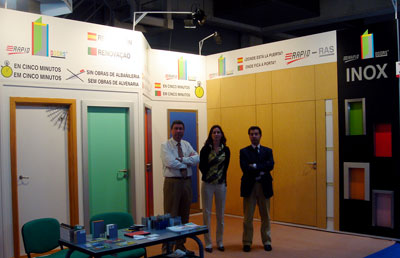 Stand of Rapid Doors in Construmat, with the sales team of the company