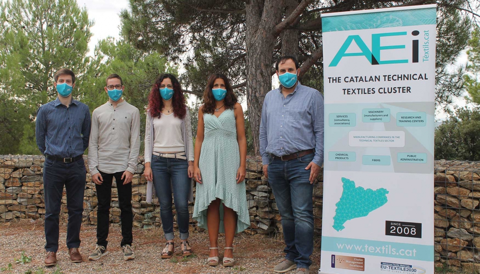Los miembros del equipo de la AEI Txtils (de izquierda a derecha: Miguel Vaz, David Gmez, Marta Casadess, Ariadna Detrell, Josep Casamada)...