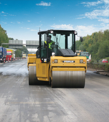 The position of the operator provides total visibility, which is vital for a compactor operating in confined spaces and obstructions...