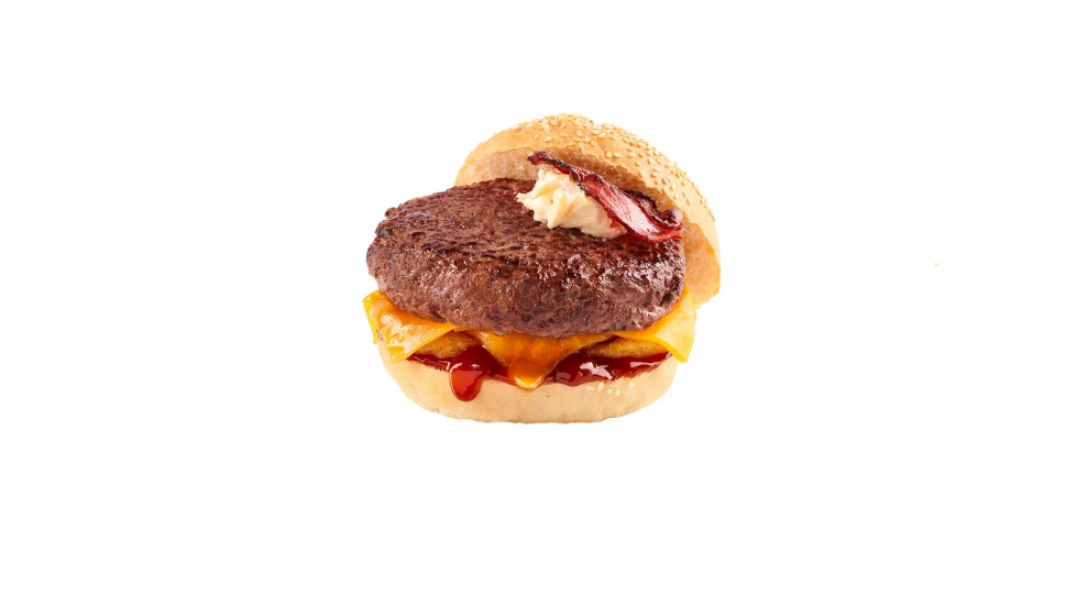 La hamburguesa perfecta para los espaoles contiene carne al punto, con ktchup, queso y patatas fritas