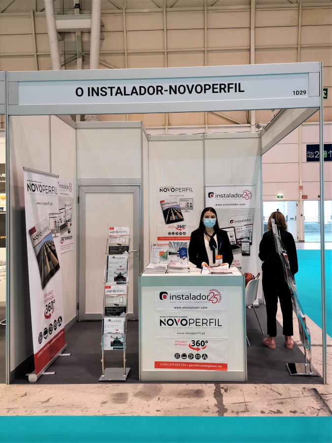 Stand das revistas O Instalador e Novoperfil - editora Induglobal - na Tektnica 2020