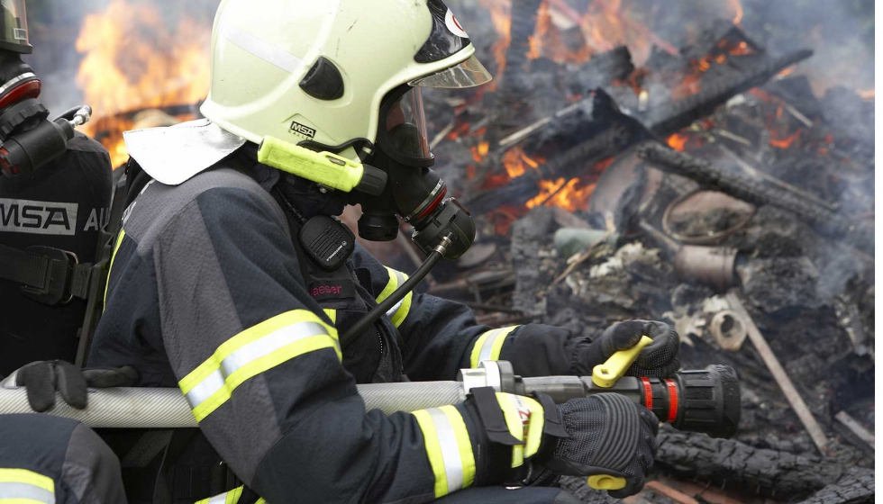 Durante la exposici�n a un calor radiante o a las llamas...