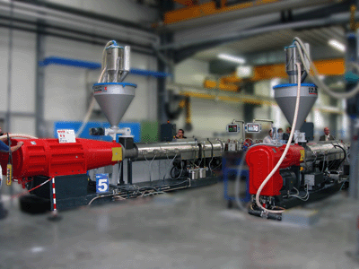 El ajuste de las extrusoras paralelas de doble husillo Argos 135 de Cincinnati Extrusion con la hilera de doble v�a de Gruber hizo posible la...