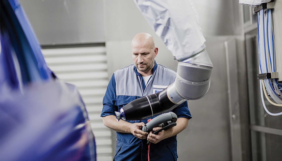 El programa de simulación de Dürr sugiere los parámetros del pulverizador en una carrocería en la propia cabina de pintado... El programa de simulación de Dürr sugiere los parámetros del pulverizador en una carrocería en la propia cabina de pintado...