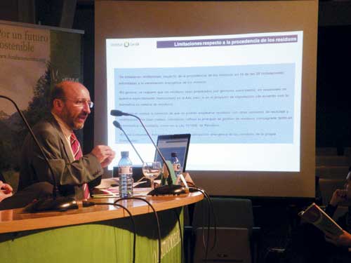 Pere Torres Grau, consejero t�cnico del Institut Cerd�, durante la presentaci�n del estudio
