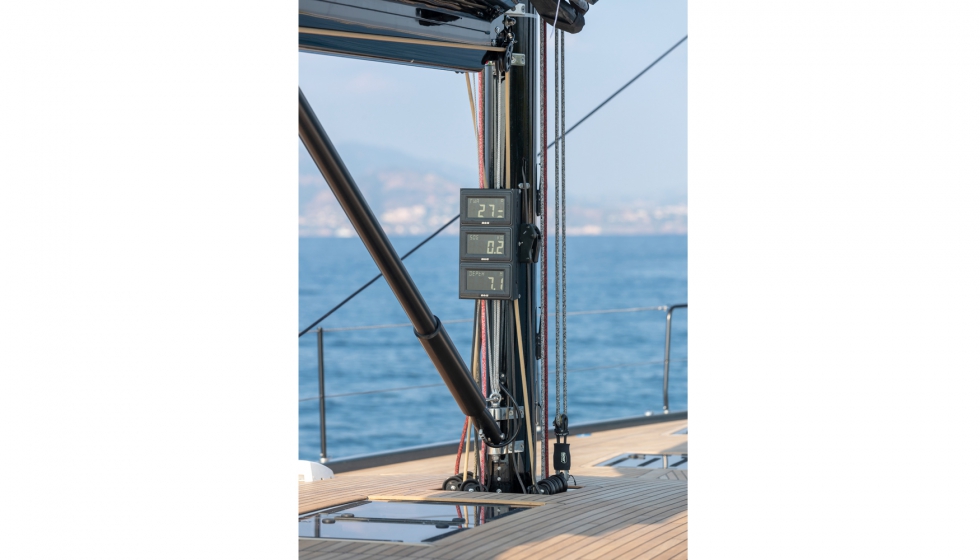  Gilles Martin-Raget Los instrumentos de navegacin electrnicos B&G se utilizan en el First 53 Yacht y no actan como sustituto del...