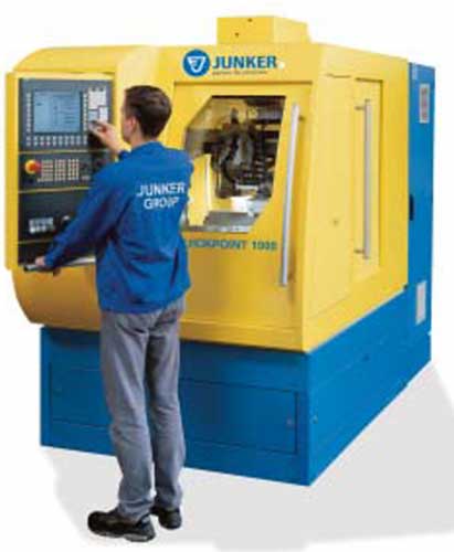 Machines to external cylindrical grinding can be extended for complete machining, integrating Junker grinding modules modified with several teeth...