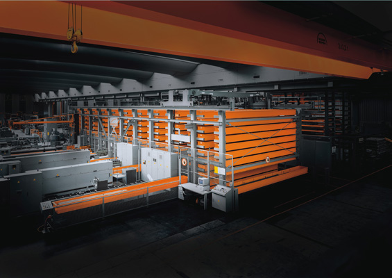 Almac�n de transelevador colgante Unitop para alimentaci�n de tornos y sierras