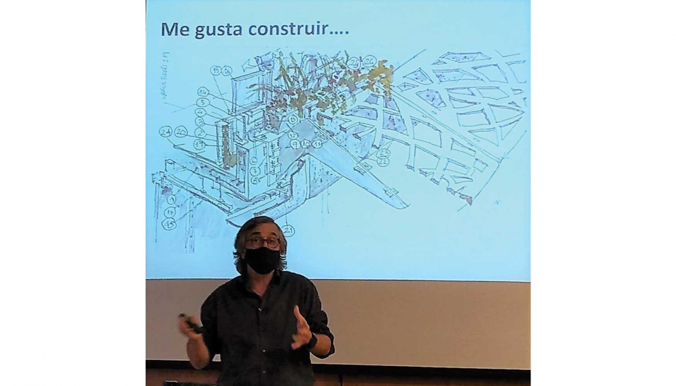 Xavier Ferrs, arquitecto y miembro de la Comisin Acadmica del MFL, imparti la primera clase de la presente edicin