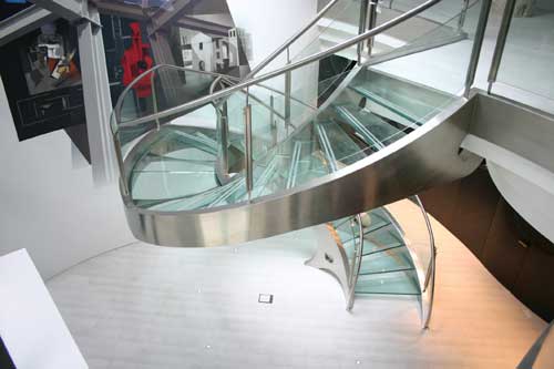 La escalera helicoidal en acero inoxidable de Acerma, diseada usando AutoCAD