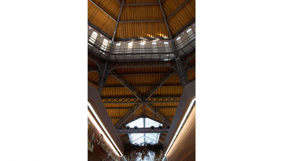 Foto de: Gaia Bonanomi / Llus Camps. Vista en detalle de la instalacin de climatizacin de la cpula central del mercado de Sant Antoni...