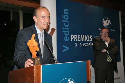 Enrique Andreu, director general de la Fundacin Cares, agradeciendo el reconocimiento de la Fundacin Icil. Foto: Juanjo Martnez...