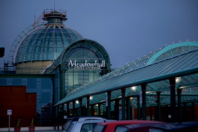 Una de las operaciones de Savills UK ha sido la adquisici�n por parte de London & Stamford del 50% del centro comercial Meadowhall en Sheffield...