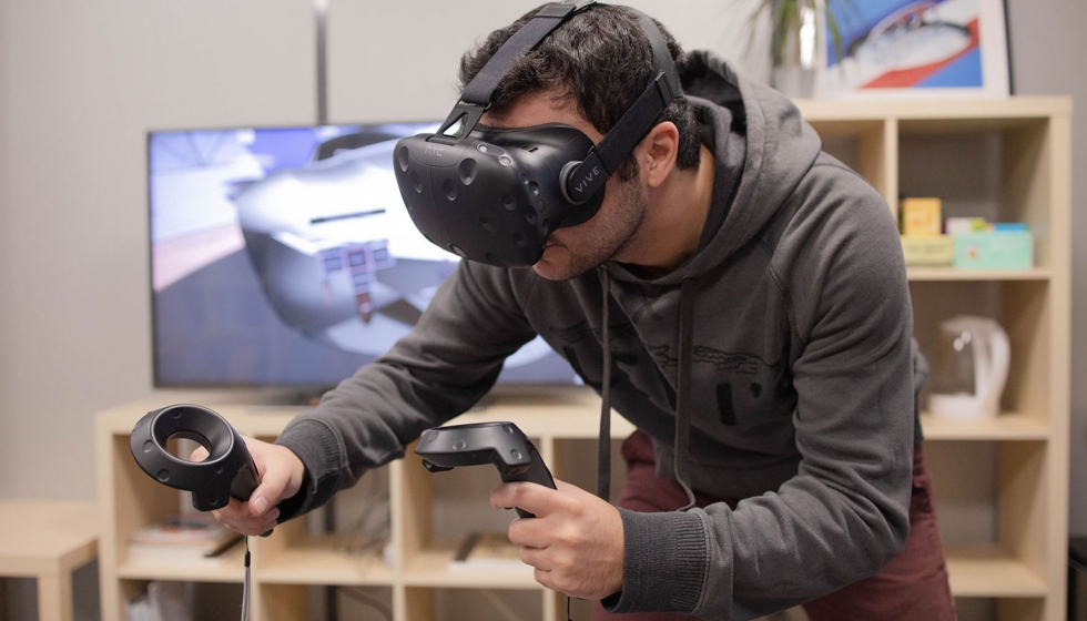 Equipado con un auricular de realidad virtual, un ingeniero de Technicon design prueba la solucin Sevias