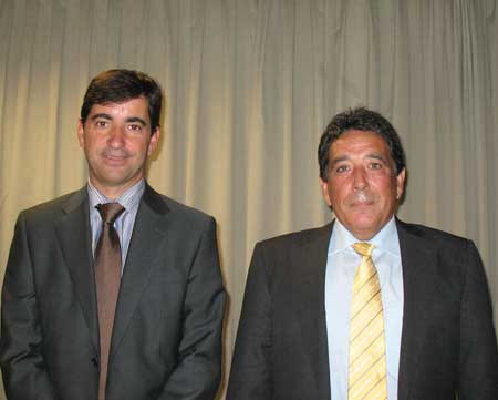 A la izquierda, Jos Luis Solana, director comercial, junto al nuevo director general de la compaa, Antonio Garca Budia...