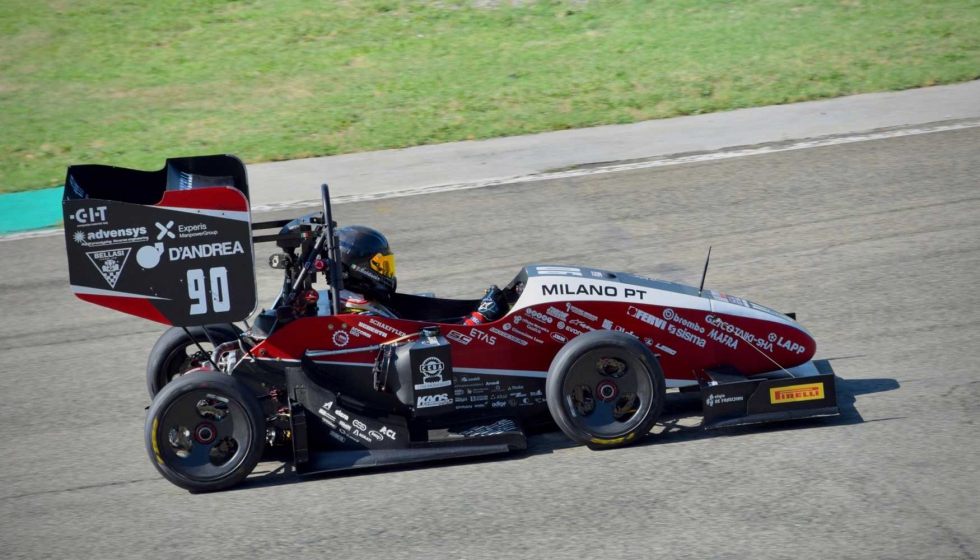 Con las piezas de fibra de carbono instaladas, Dynamis compiti en cuatro carreras de Formula SAE