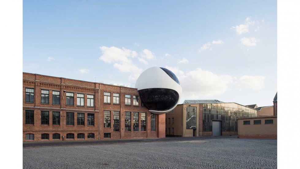 Despus de siete aos de diseo y construccin, el diseo de 2011 de Oscar Niemeyer se ha hecho realidad en Leipzig...