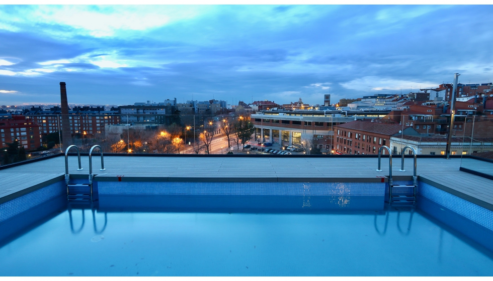 Piscina y solarium en Cabot