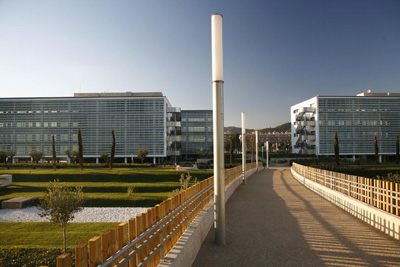 El parque empresarial, ya en comercializaci�n, se construye en tres fases, y contar� con aproximadamente 100...