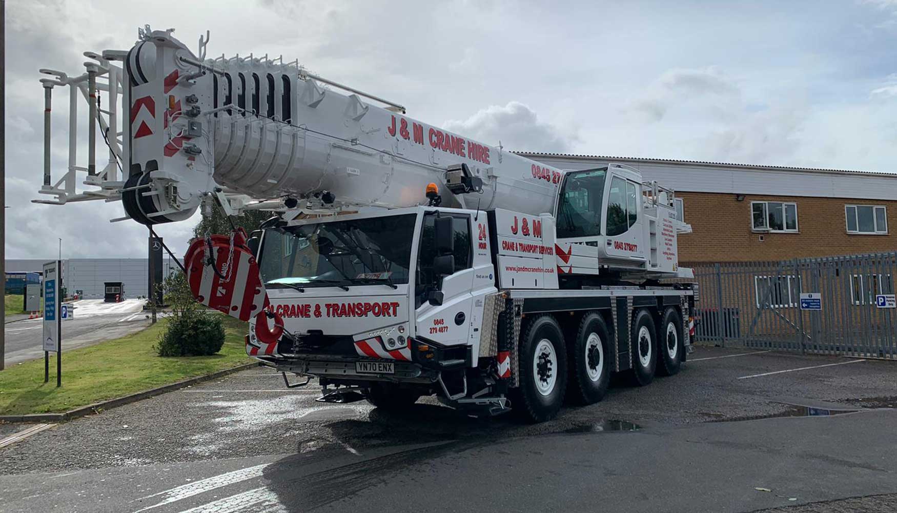 Gra Tadano ATF-100-4.1 adquirida por J & M Crane and Transport Ltd