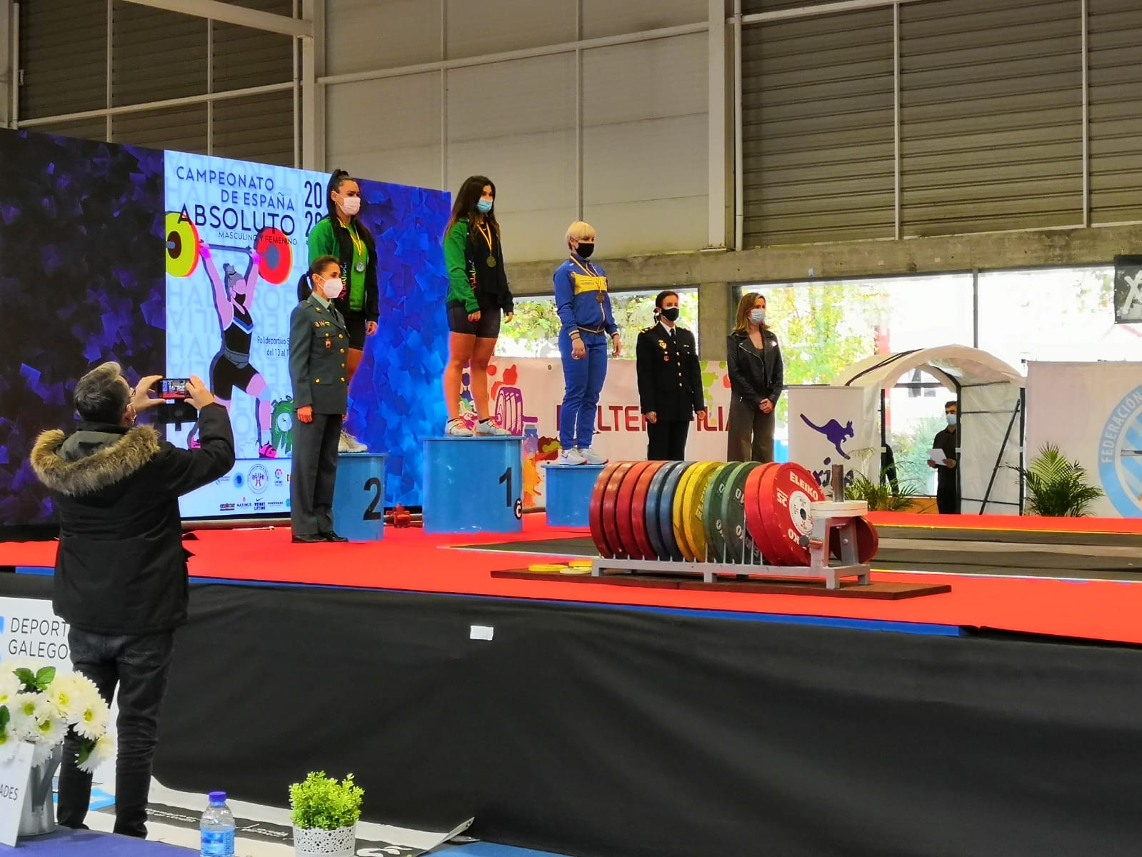 Entrega de premios en el Campeonato de Espa�a de Halterofilia con Nadia en el podio