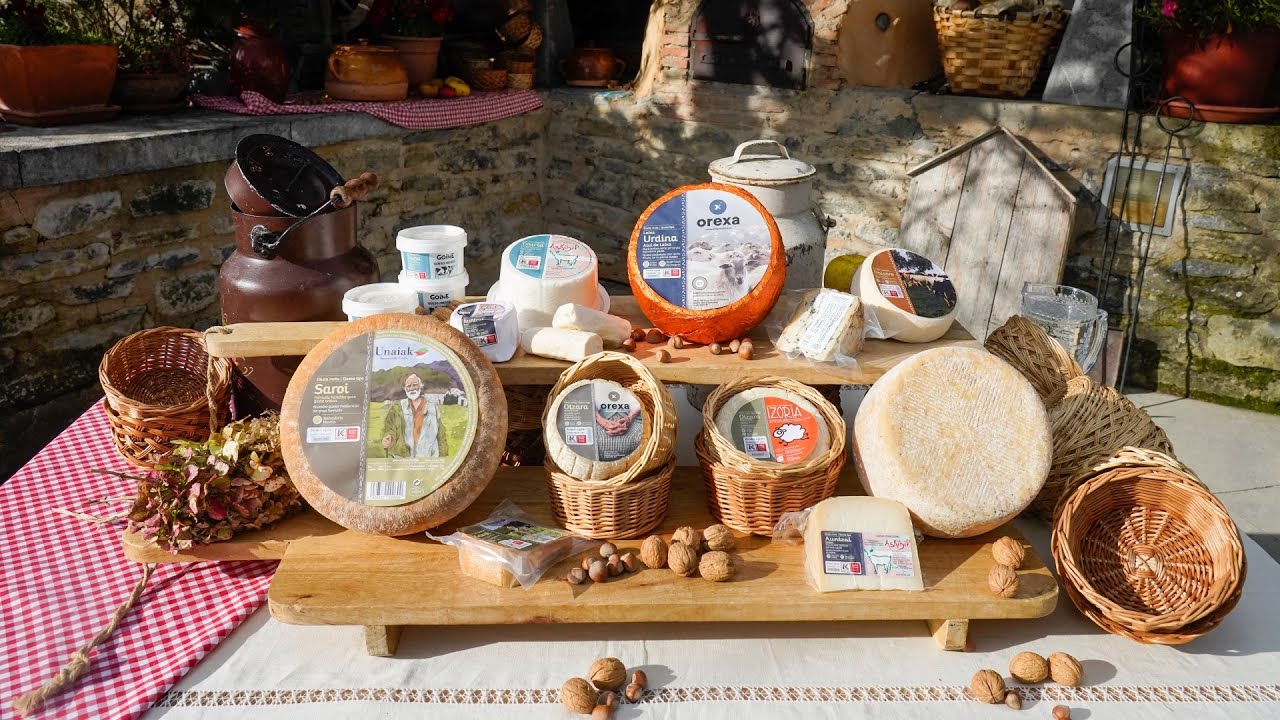 Bodegn de quesos protegidos con el distintivo de calidad 'Eusko Label'