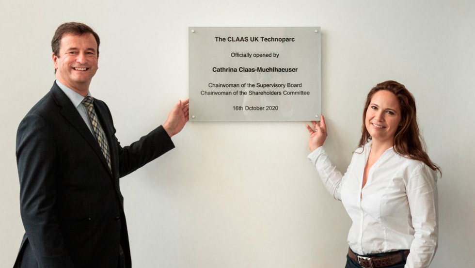El pasado 16 de octubre, Cathrina Claas-Mhlhuser, presidenta del Consejo de Supervisin, y Trevor Tyrrell, CEO de Claas UK...