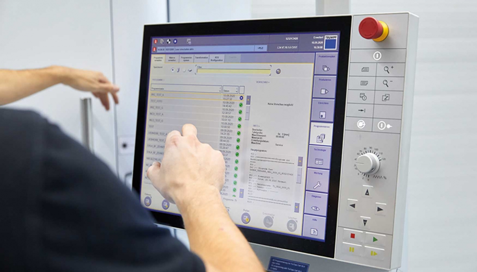 El sistema de control est conectado a un entorno de software Siemens NX...