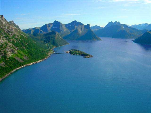 Fiordo yfjord, en la regin ms septentrional de Noruega