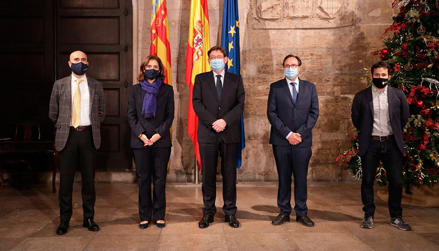 Pilar Lpez, presidenta de Microsoft con Ximo Puig, president de la Generalitat Valenciana y los consellers