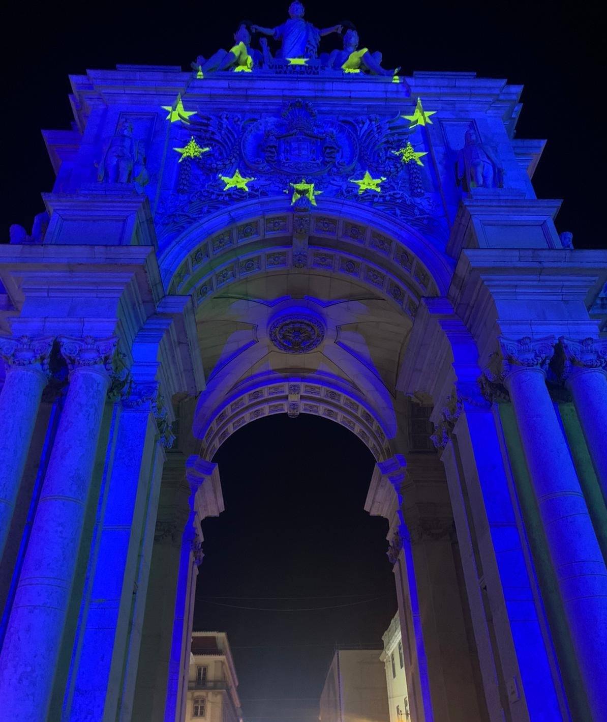 O Arco da Rua Augusta, na cidade de Lisboa, est, desde as 00h00 do dia 1 de janeiro de 2021, iluminado com as cores da UE...